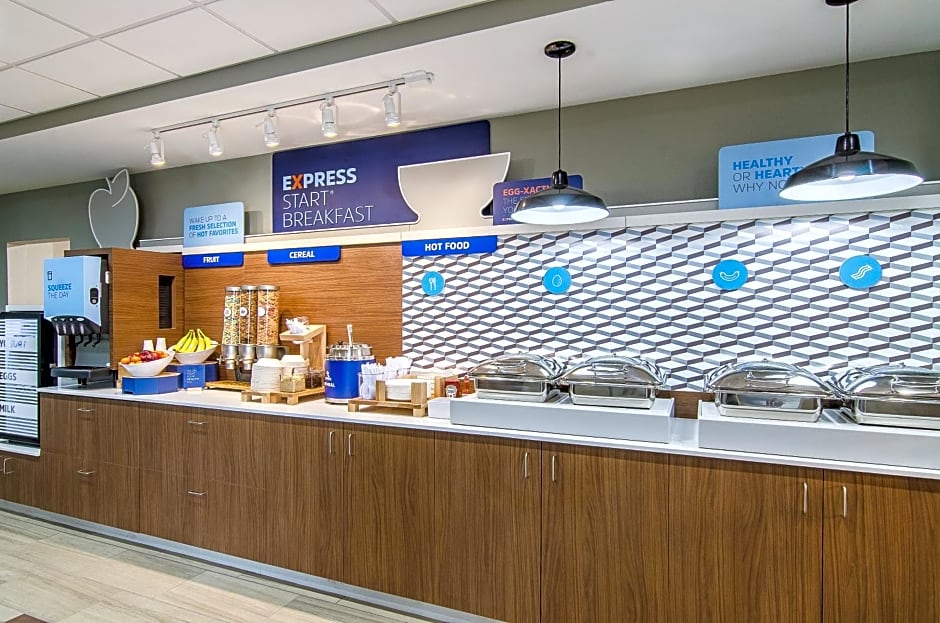 Holiday Inn Express & Suites - Atchison By IHG