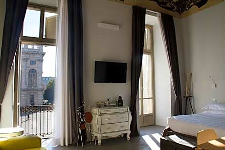 Deluxe Suite with View