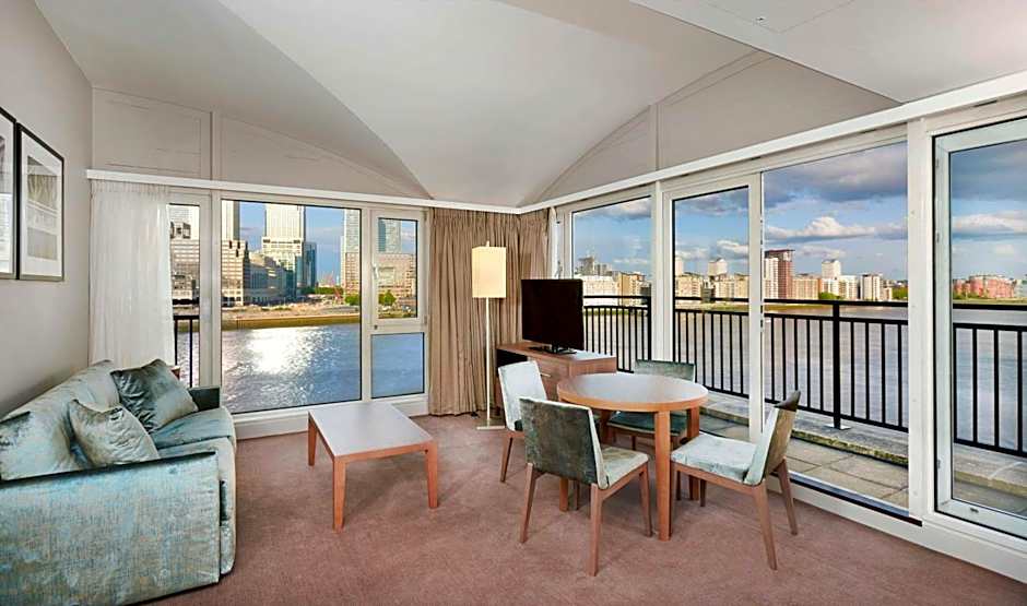 a&o London Docklands Riverside