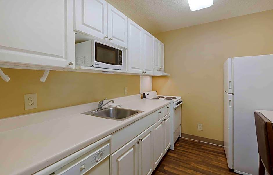 Extended Stay America Select Suites - Raleigh - RTP - 4610 Miami Blvd.