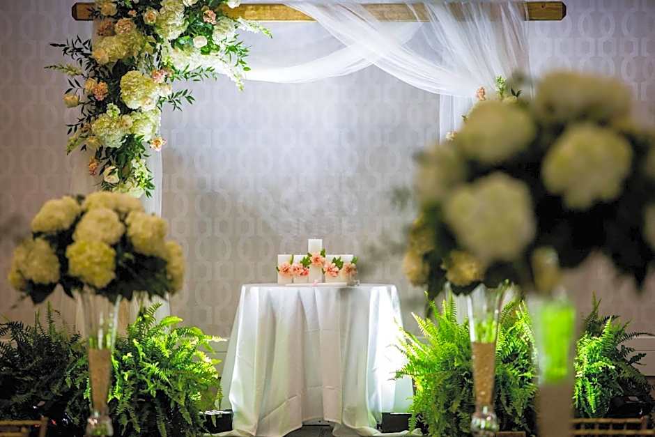 Delta Hotels by Marriott Cincinnati Sharonville