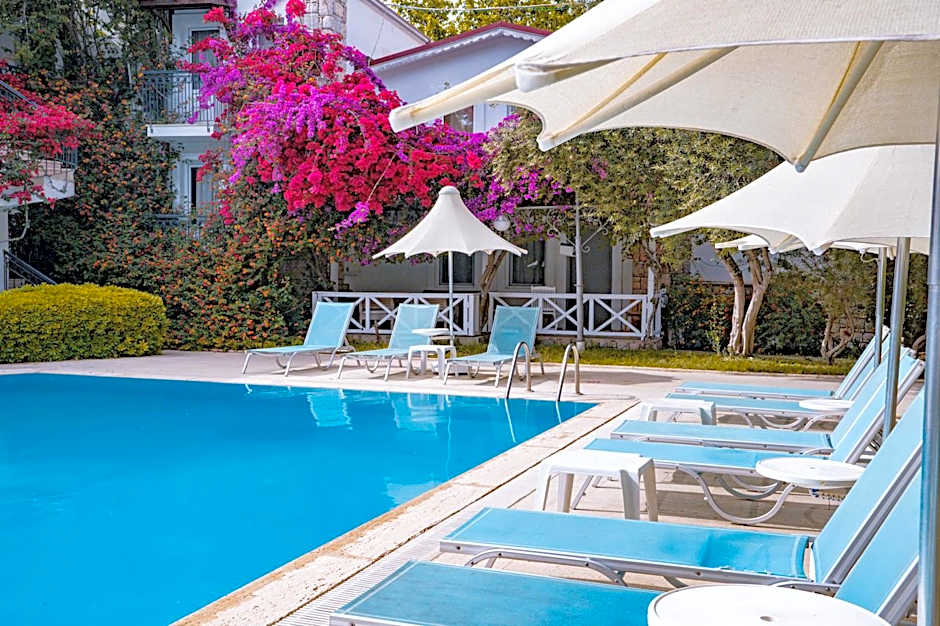 Moonshine Hotel & Suites