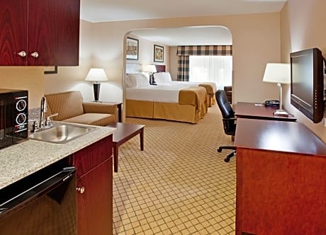 Suite with Two Queen Beds