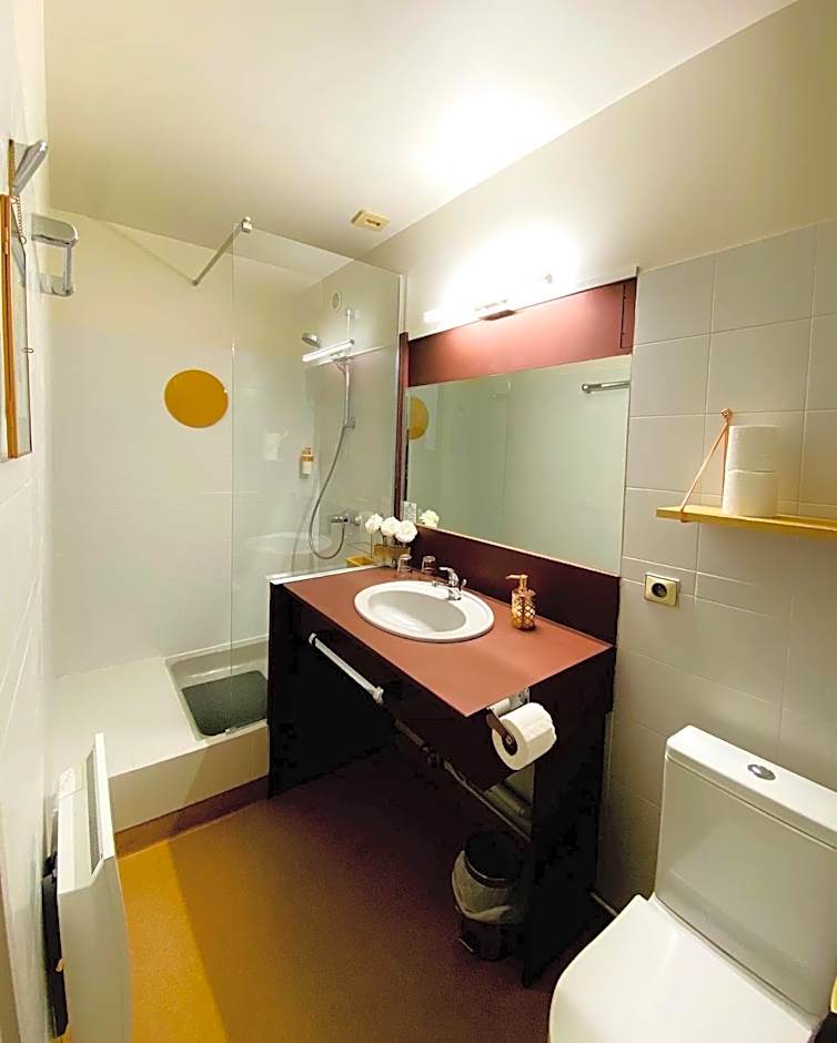 Hotel Le Midi Clermont-Cournon