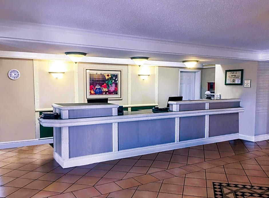 La Quinta Inn & Suites by Wyndham Moline Airport