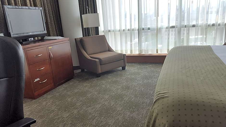 LIC Manhattan View Hotel