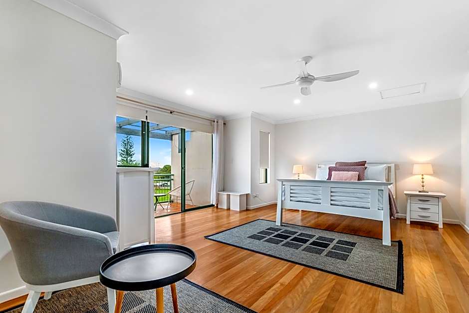 Santa Fe by the Broadwater