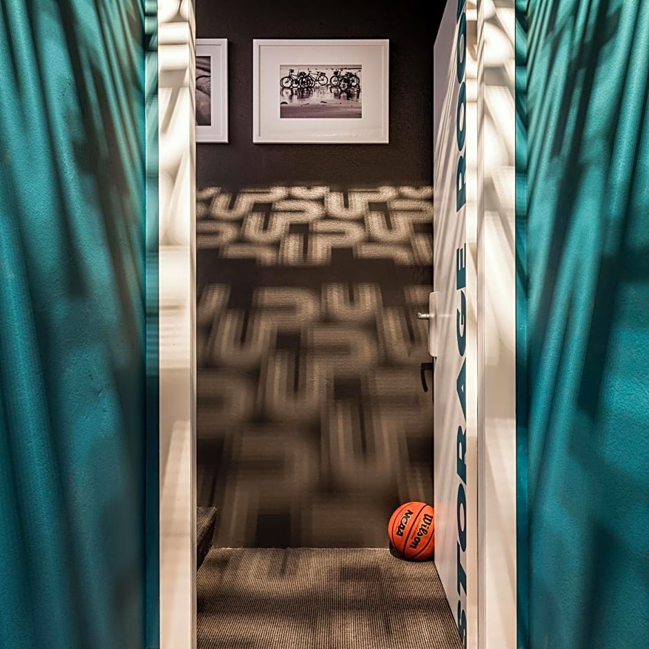 Up Hotel