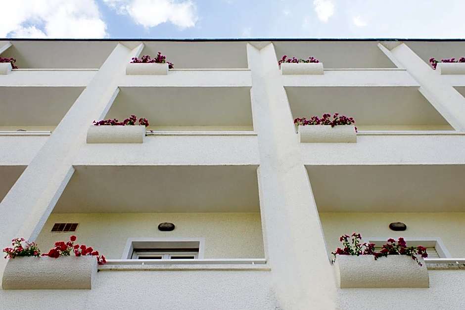 Hotel Plaza con piscina