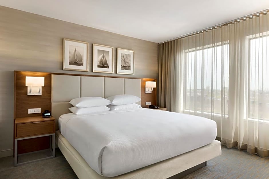 DoubleTree Suites by Hilton Hotel Boston - Cambridge
