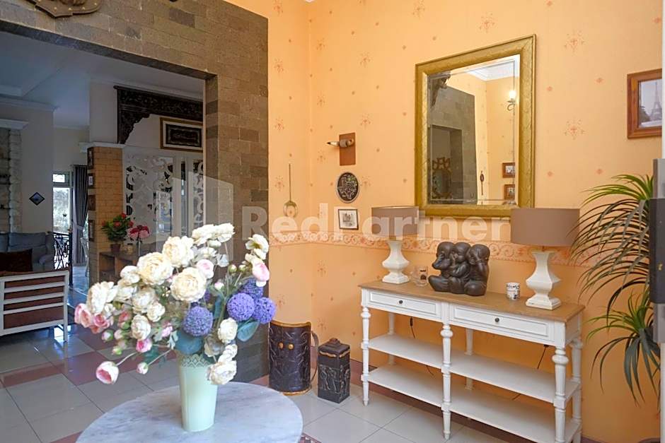 Just 11 Boutique Syariah Mitra RedDoorz near UGM Yogyakarta