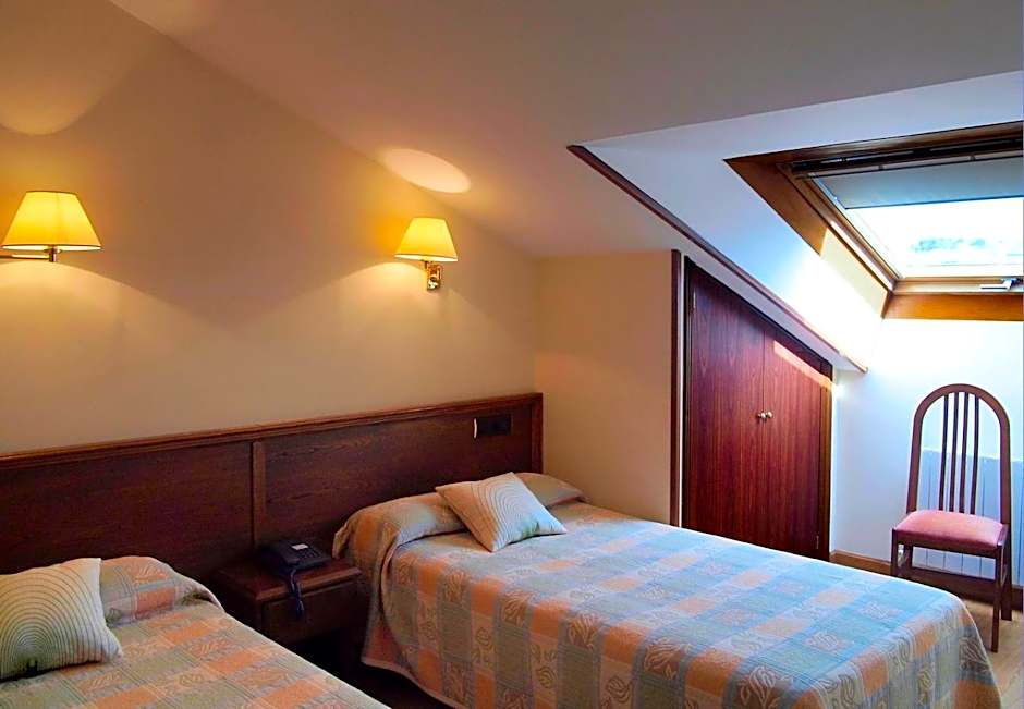 Hotel y Apartamentos Arias
