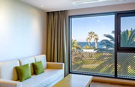 Deluxe Twin Room with Sea View