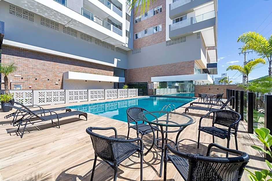 Terrazzo 401A - Apartamento 02 suítes - Acomoda até 05 pessoas - À poucos metros da praia de Bombas - (Consultar serviços de roupa de cama e banho)