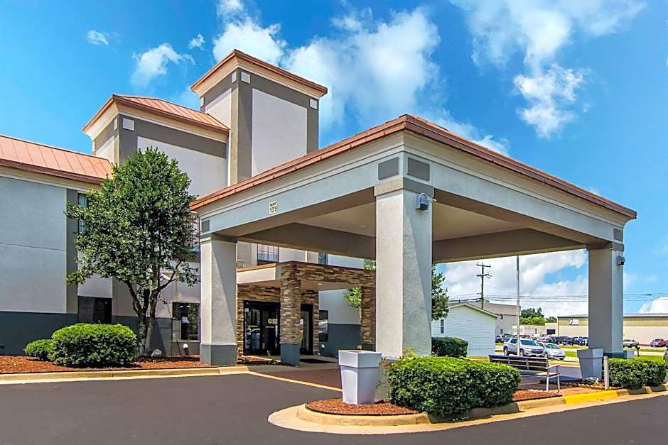 Clarion Pointe South Boston - Danville East