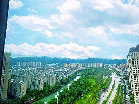 Qingteng Yisu Hotel (Beilun Yintai Chengzhonghe Road Subway Station Store)