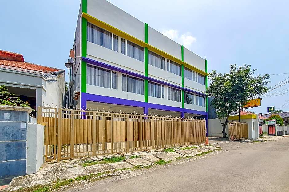Urbanview Hotel Pondok Mas Cirebon By Reddoorz – Cirebon, OH