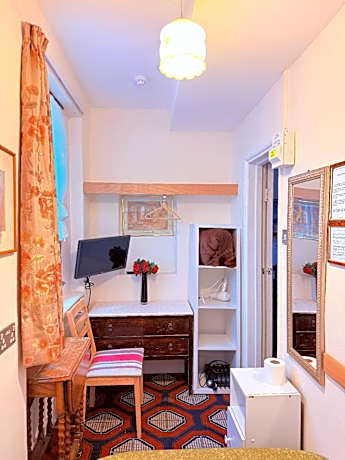 Basic Single Room with Shared Bathroom