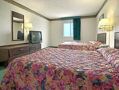 Super 8 by Wyndham Wapakoneta