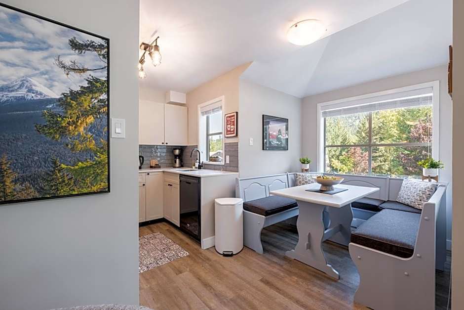 Powderview by Outpost Whistler