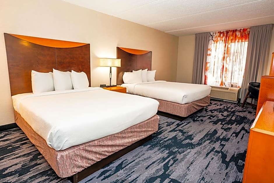 Photo 1 of 2 of 2 Queen Beds, Hearing Accessible