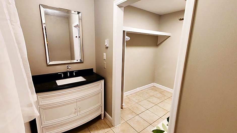 Fresh & Bright Private Suite
