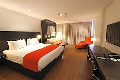 Junior Suite, 1 King and 1 Queen Bed