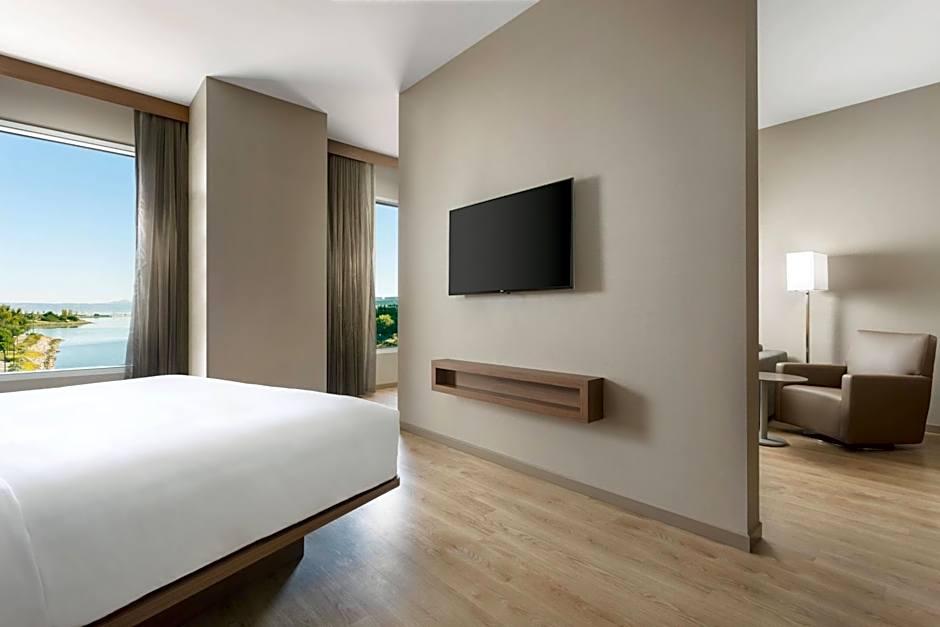 AC Hotel by Marriott San Francisco Airport/Oyster Point Waterfront