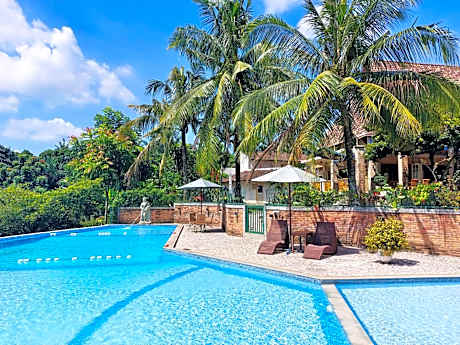 Hotel Deli River and Restaurant Omlandia