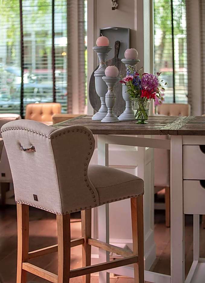 Zenzez Hotel & Lounge