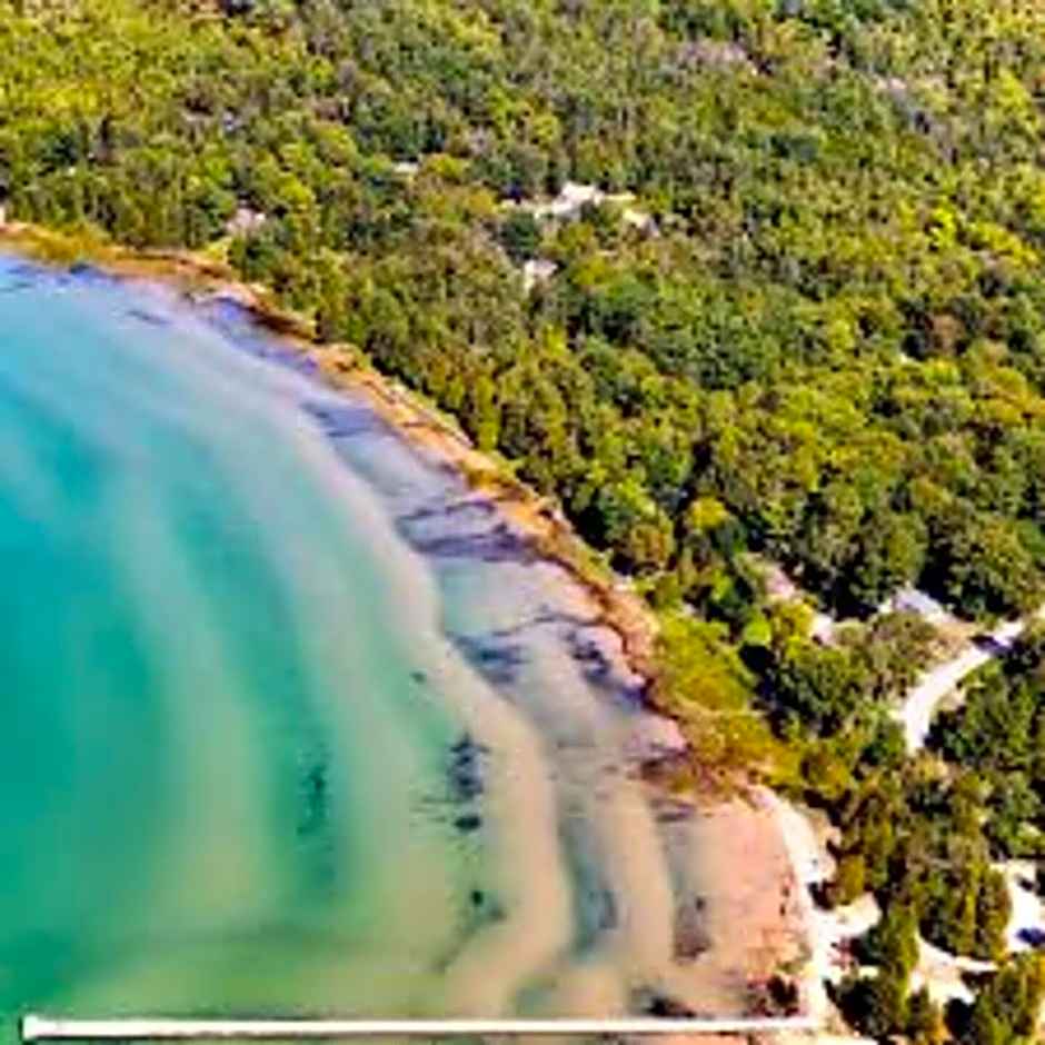 Huronia Luxury Lakefront Views & Game Room!