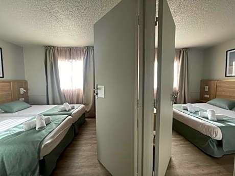 Two Connecting Double Rooms (4 Adults)