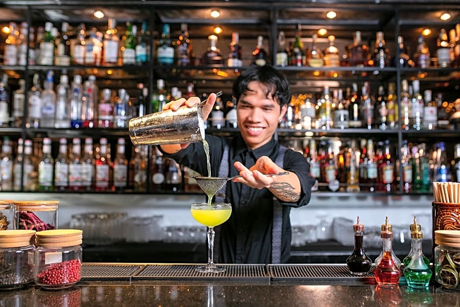 La Mejor Hotel & Sky Bar