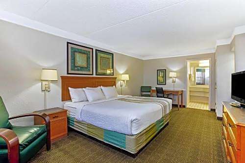 La Quinta Inn & Suites by Wyndham Denver Northglenn