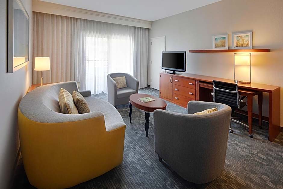 Courtyard by Marriott Dallas Addison/Midway