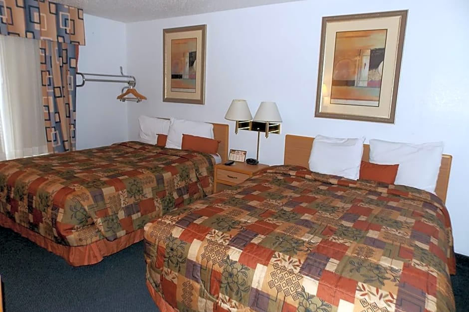 Norwood Inn & Suites - Roseville
