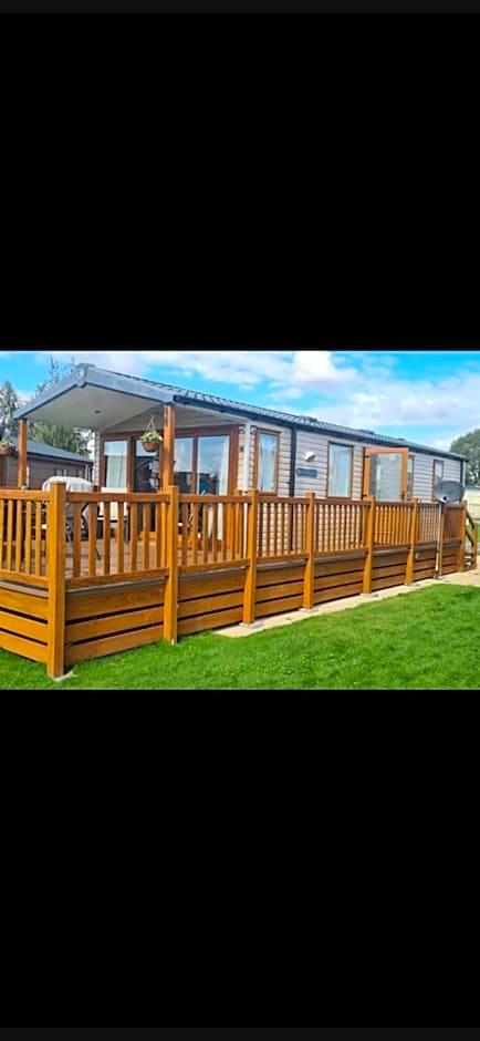 The Luxury break Sleeps 6 at Kingfisher Court South facing