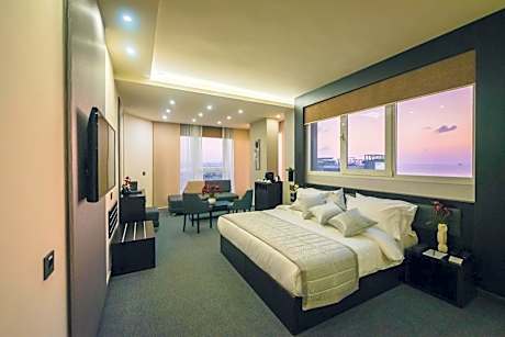Deluxe Suite with Sea View