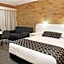 Cousins Motor Inn