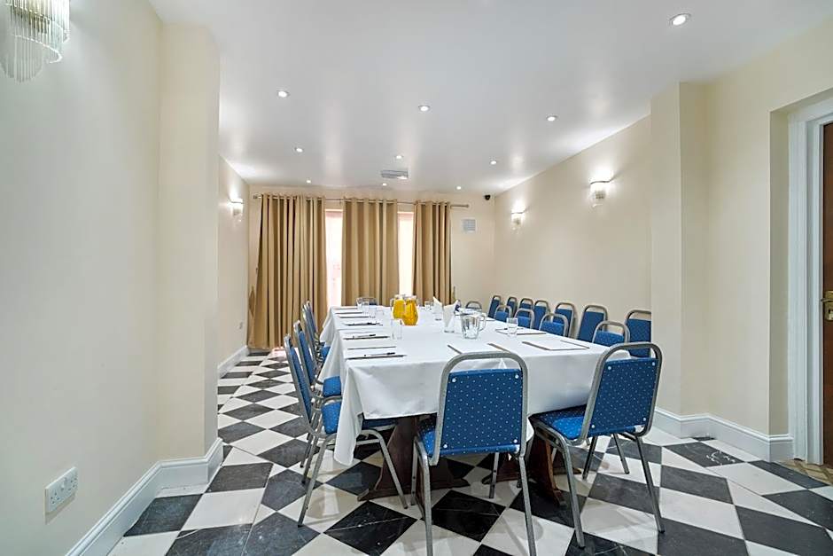 Cranbrook Hotel