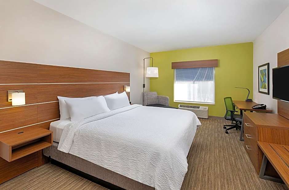 Holiday Inn Express Hotel & Suites Birmingham - Inverness 280 By IHG
