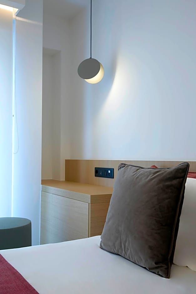 Twinn Downtown Piraeus, Santikos Collection