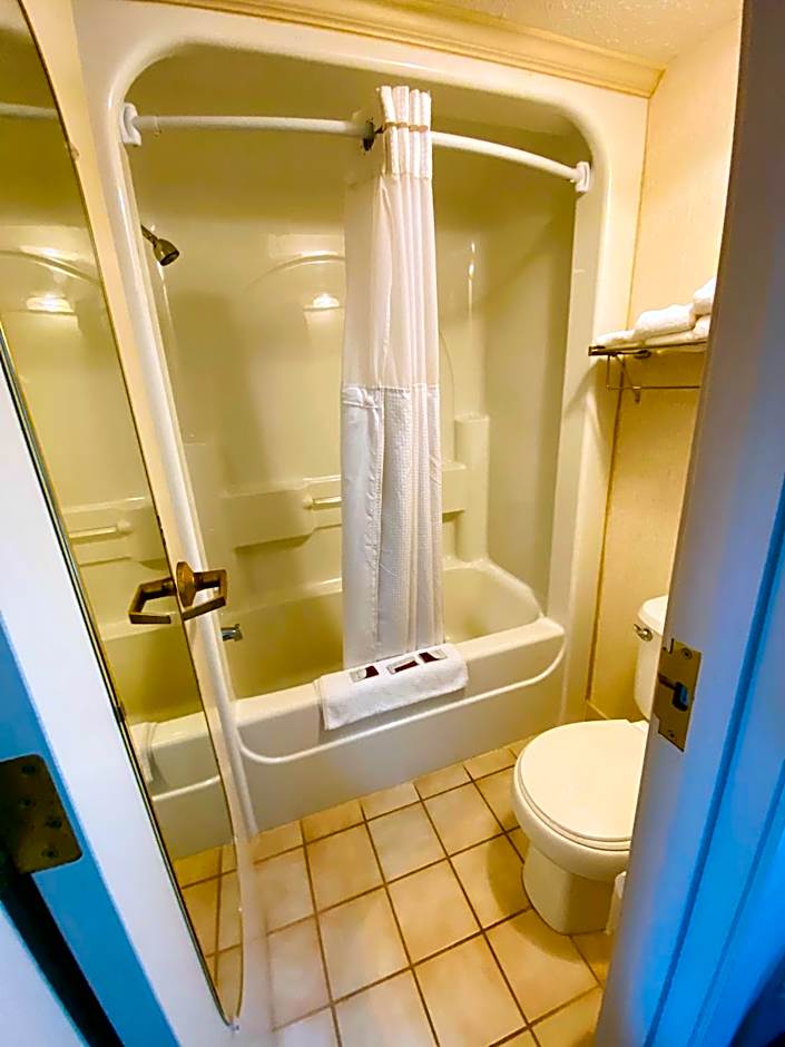 Harrisonville Inn & Suites