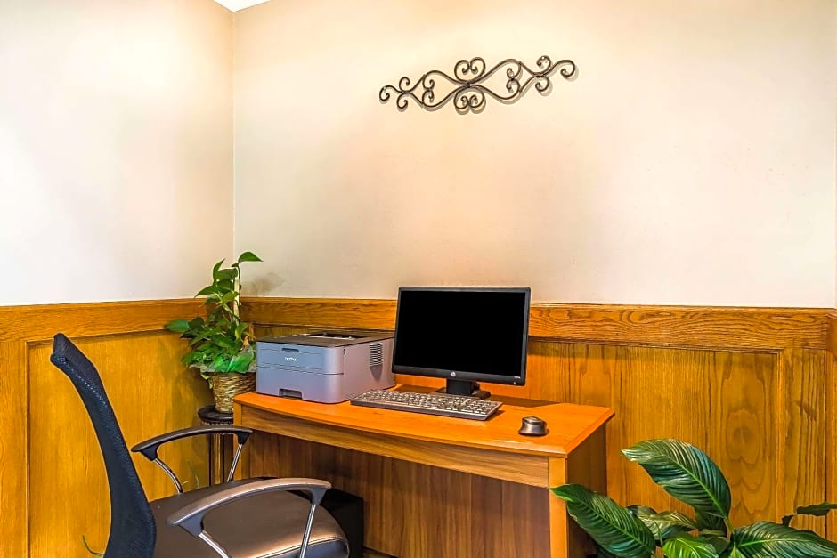 Quality Inn & Suites Chesterfield Village