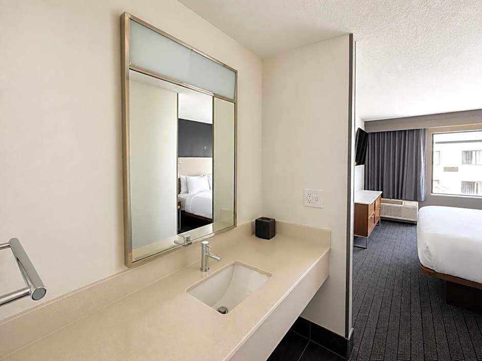 Courtyard by Marriott Houston Hobby Airport