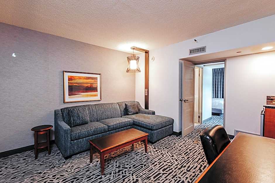 DoubleTree By Hilton Guest Suites & Conf. Center Chicago Downers Grove