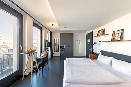 Deluxe Studio Apartment