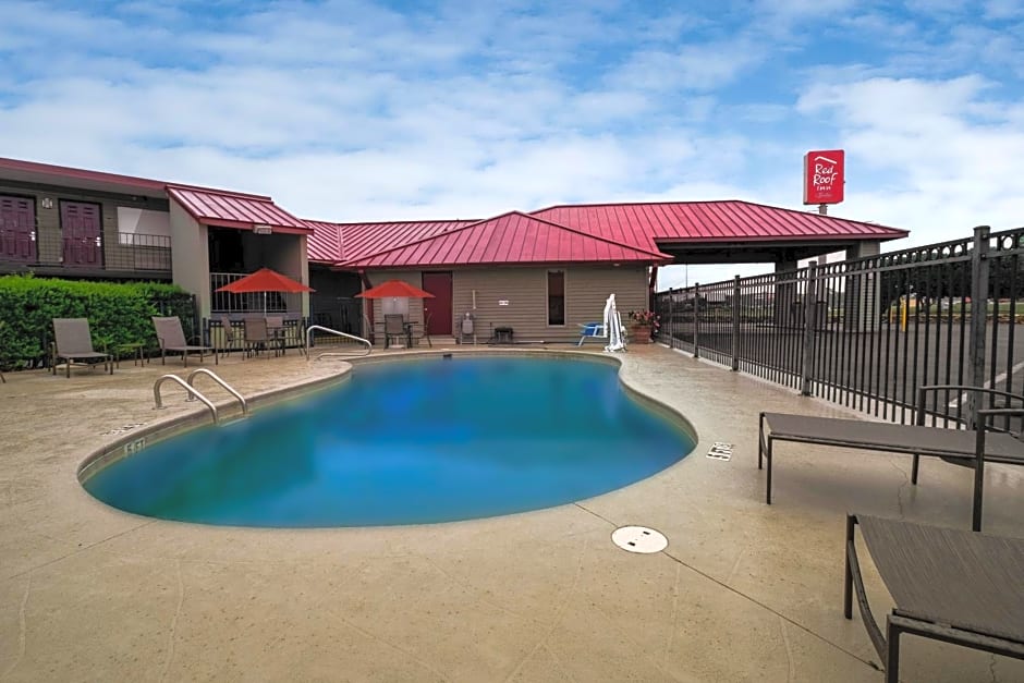 Red Roof Inn & Suites Dothan