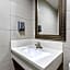 Le Blanc Inn & Suites