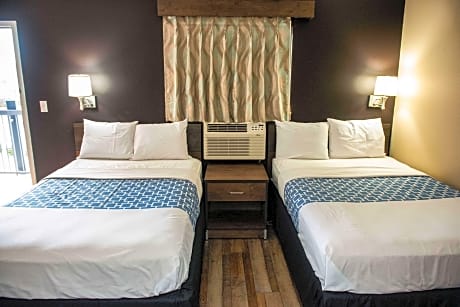 2 Queen Beds, Suite, Nonsmoking